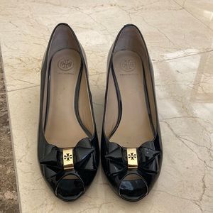 Tory Burch versatile Black wedge heels. Size: 6.5.